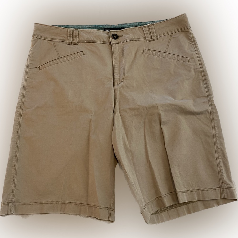 Lee Natural Fit Bermuda Shorts / Color: Tan / Size: 14